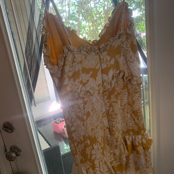 Hello Molly yellow fit and flare dress size 8 - Picture 3 of 3